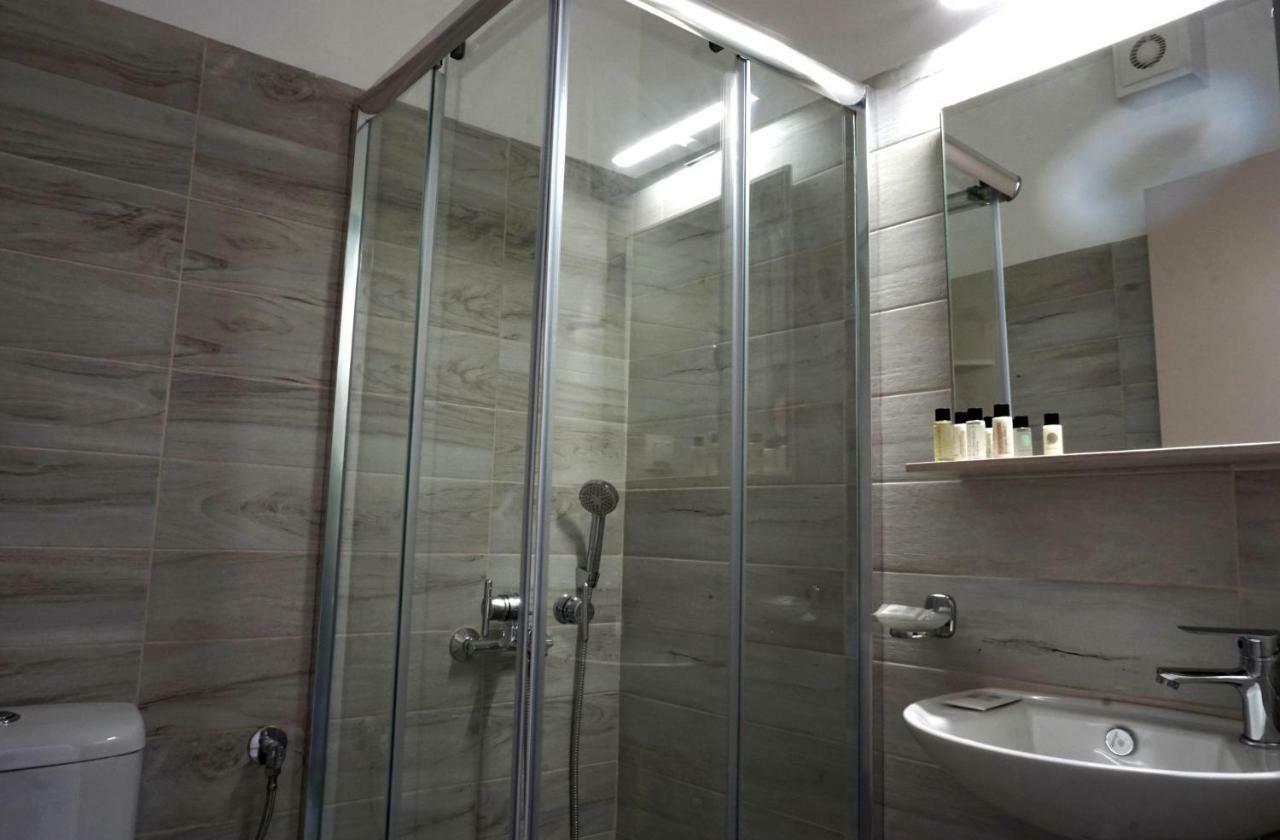 Liprando Hotel Náusza Kültér fotó